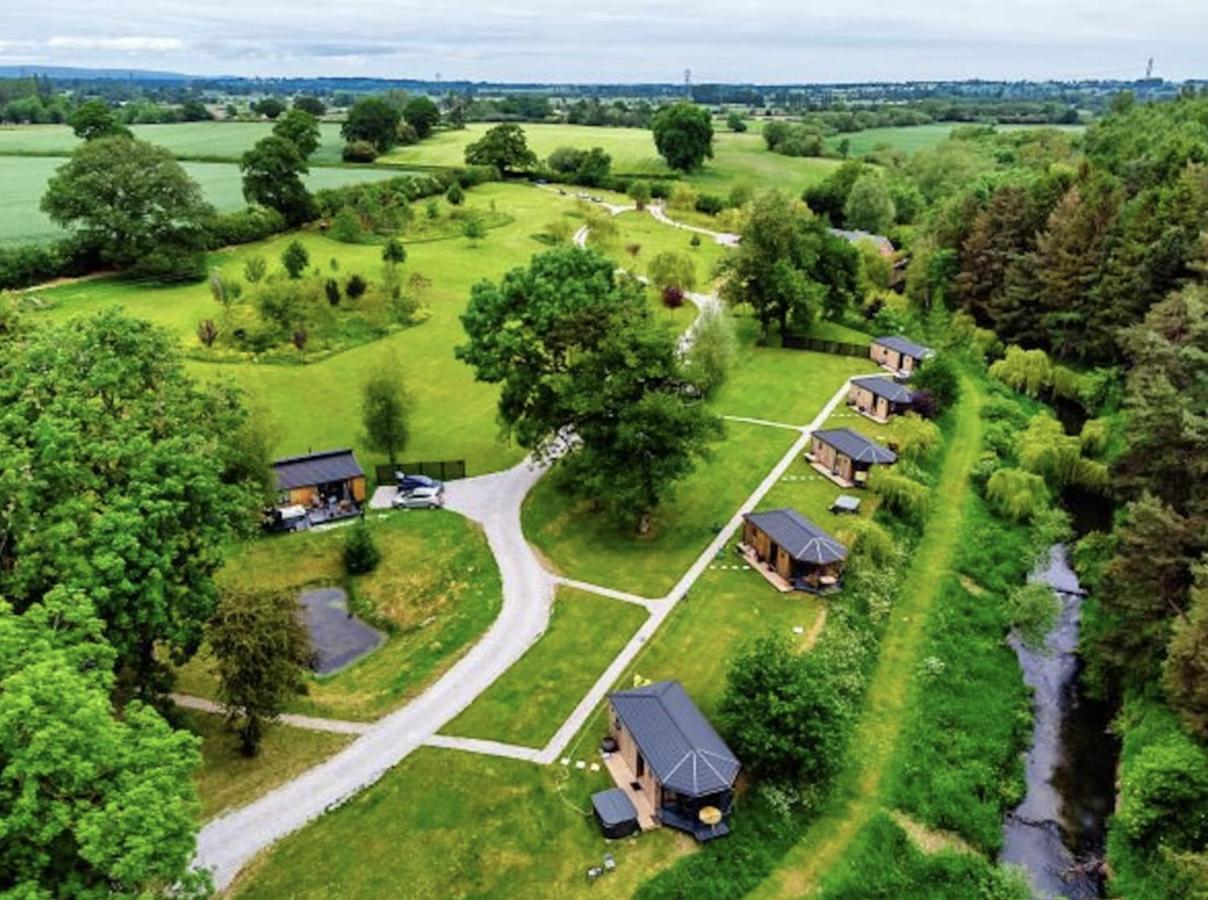 Riverside Cabins Shrewsbury Buitenkant foto