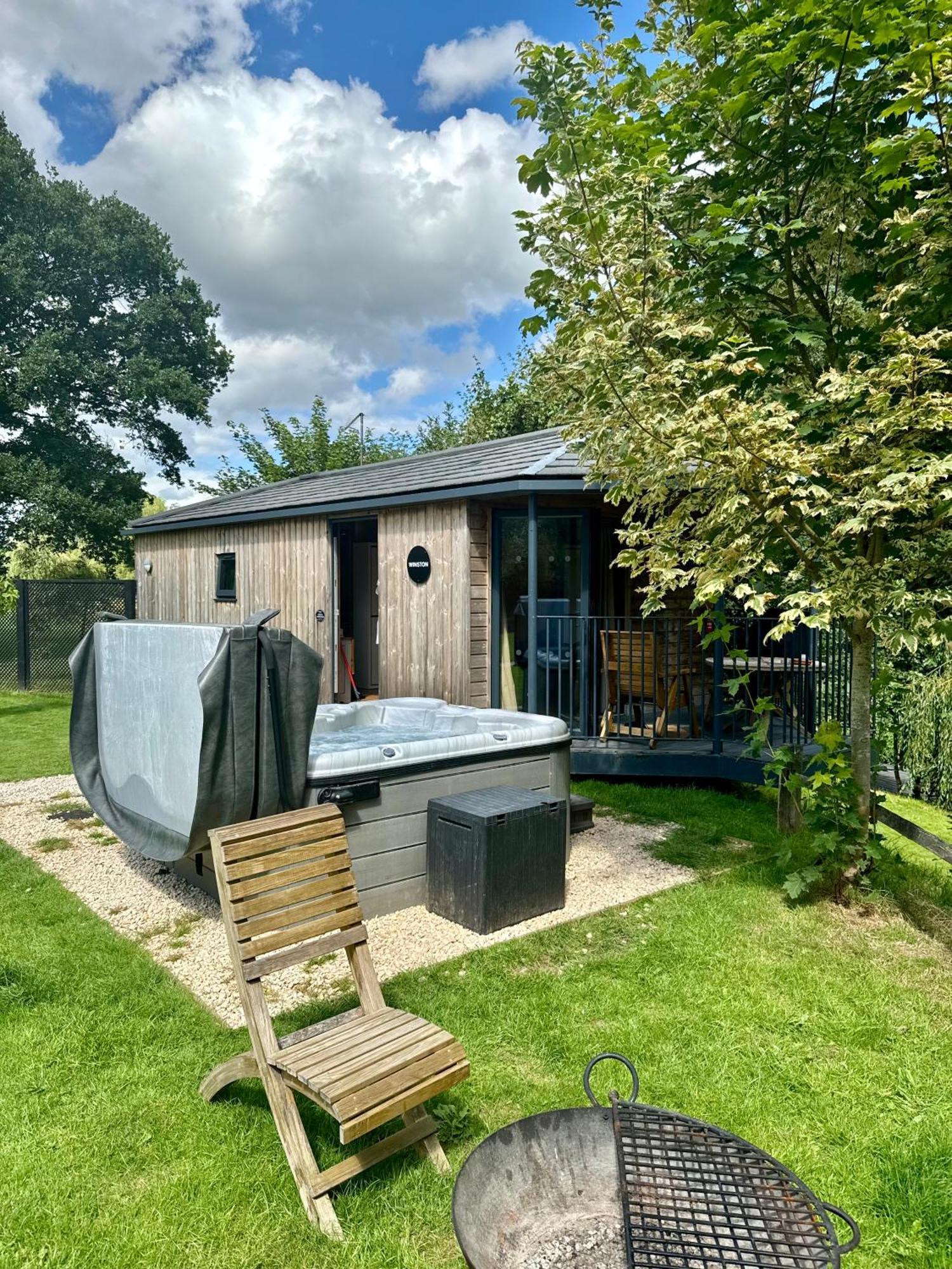 Riverside Cabins Shrewsbury Buitenkant foto